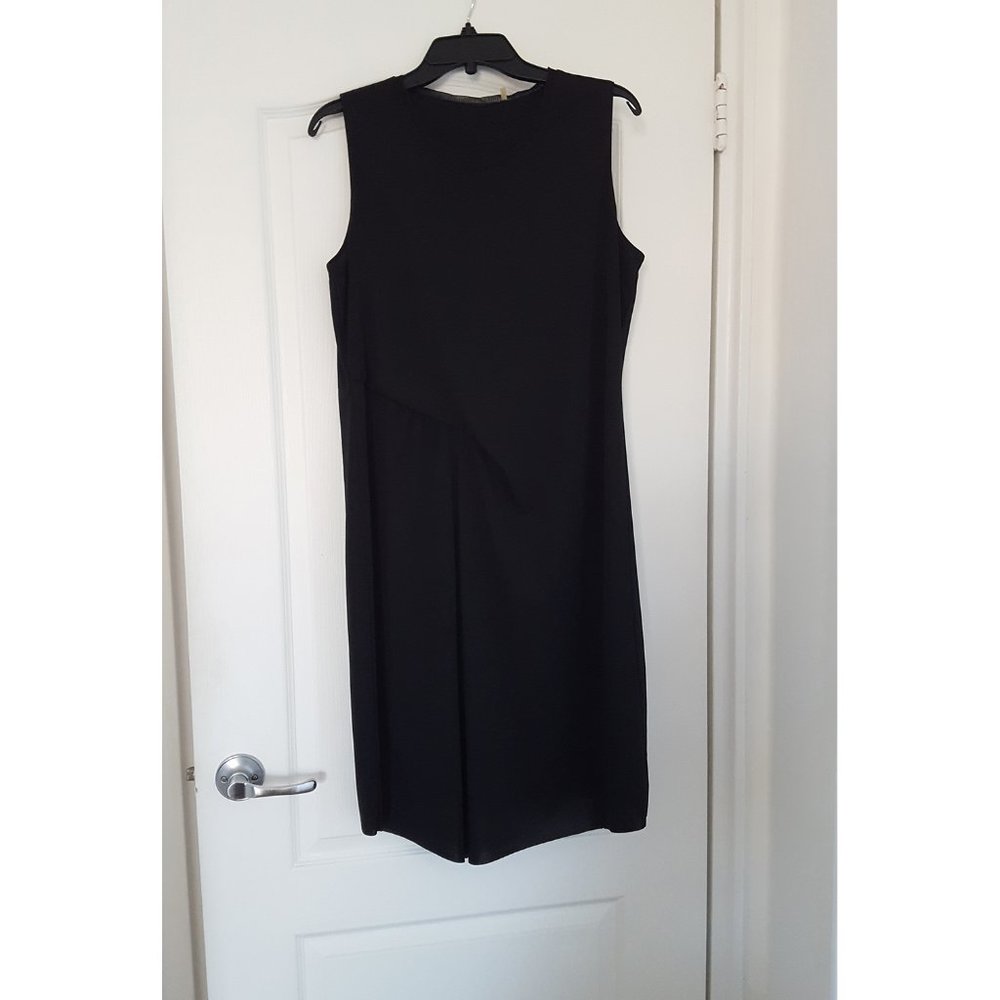 Black Sleeveless Tahari Dress. Size M